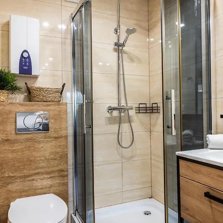 Udanypobyt Przy Dolinach C I D *