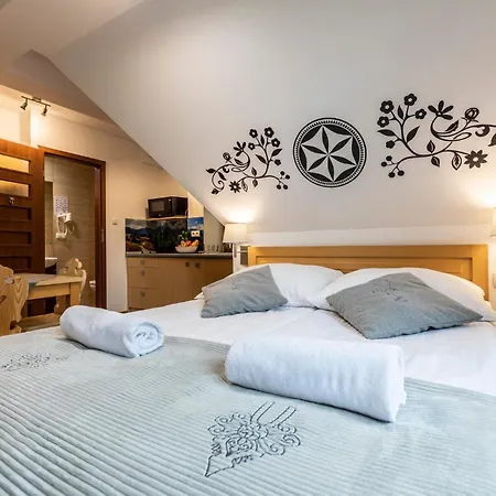 Udanypobyt Przy Dolinach C I D *