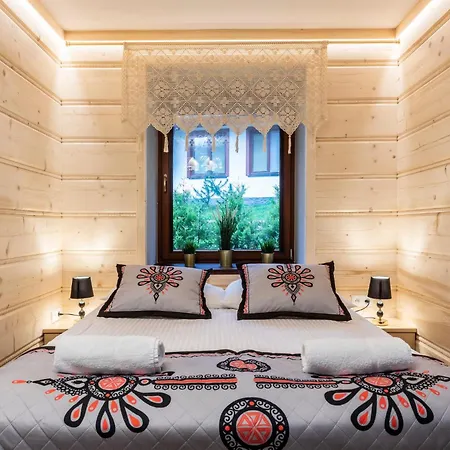 Udanypobyt Przy Dolinach C I D *