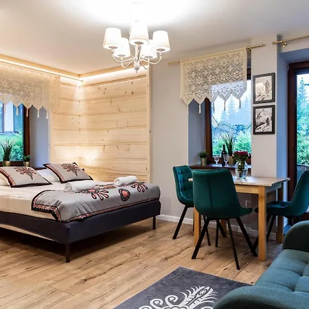 Udanypobyt Przy Dolinach C I D *