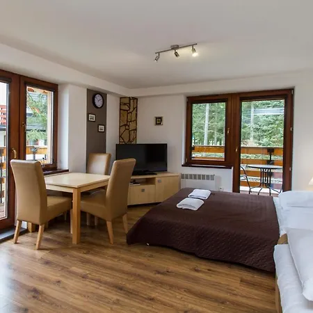 Udanypobyt Przy Dolinach C I D *