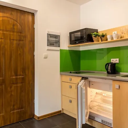 Udanypobyt Przy Dolinach C I D *