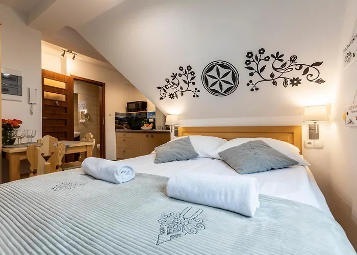 Udanypobyt Przy Dolinach C I D *