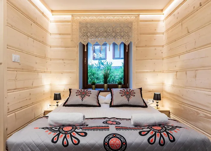 Udanypobyt Przy Dolinach C I D *