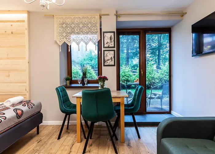 Udanypobyt Przy Dolinach C I D *