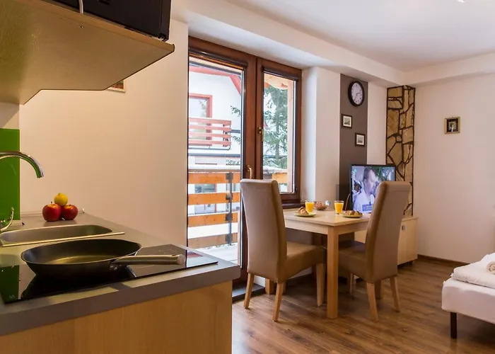 Udanypobyt Przy Dolinach C I D *