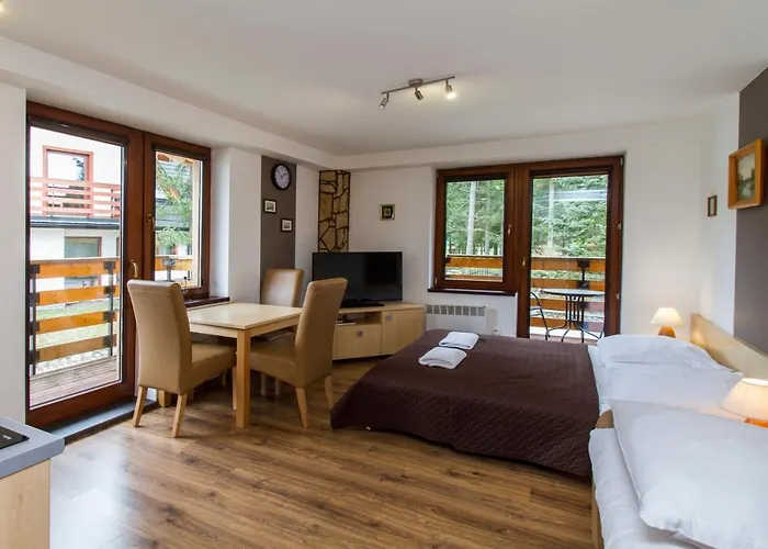 Udanypobyt Przy Dolinach C I D *